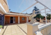 Chalet independiente con terreno en alquiler en la España, Viladecans, ref: TR404882 foto