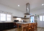 Chalet independiente con terreno en venta en la España, Lora del Río, ref: TR375170 foto