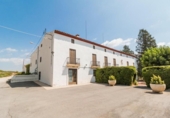 Отдельно стоящий дом с участком на продажу в городе Castellet Фото