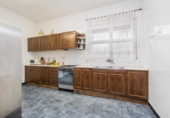 Отдельно стоящий дом с участком на продажу в городе Castellet Фото
