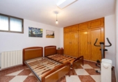 Отдельно стоящий дом с участком на продажу в городе Villa de Otura Фото