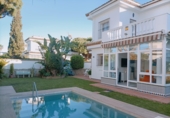 Chalet independiente con terreno en venta en Chiclana de la Frontera ref: TR406345 foto