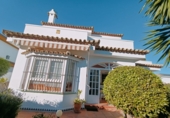 Chalet independiente con terreno en venta en Chiclana de la Frontera ref: TR406345 foto
