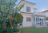 Chalet independiente con terreno en venta en Chiclana de la Frontera ref: TR406345 foto