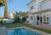 Chalet independiente con terreno en venta en Chiclana de la Frontera ref: TR406345 foto