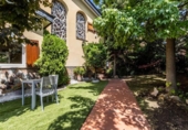 Отдельно стоящий дом с участком на продажу в городе Castellar del Vallès Фото