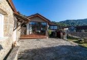 Отдельно стоящий дом с участком на продажу в городе Gondomar. Фото