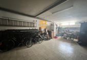 Отдельно стоящий дом с участком на продажу в городе Laredo. Фото