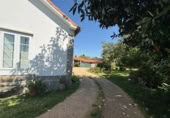 Дом с участком на продажу в городе O Pazo de Meis. Фото