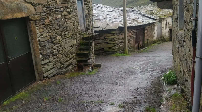 Orense - Vilariño de Conso - 200m2