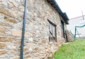 Дом с участком на продажу в городе Torre del Bierzo. Фото