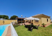 Отдельно стоящий дом с участком на продажу в городе Chiclana de la Frontera Фото