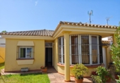 Отдельно стоящий дом с участком на продажу в городе Chiclana de la Frontera Фото