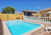 Отдельно стоящий дом с участком на продажу в городе Chiclana de la Frontera Фото