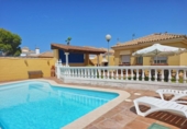 Отдельно стоящий дом с участком на продажу в городе Chiclana de la Frontera Фото