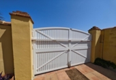 Отдельно стоящий дом с участком на продажу в городе Chiclana de la Frontera Фото