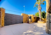 Chalet independiente con terreno en venta en la España, Orihuela, ref: TR248121 foto