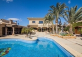 Chalet independiente con terreno en venta en la España, Elche, ref: TR401269 foto