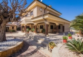 Chalet independiente con terreno en venta en la España, Elche, ref: TR401269 foto