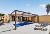 Chalet independiente con terreno en venta en la España, Torrevieja, ref: TR407017 foto