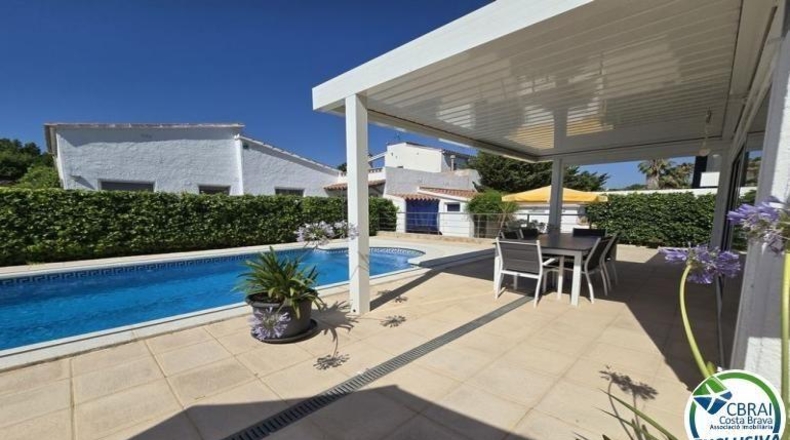 Gerona - Empuriabrava - 495m2