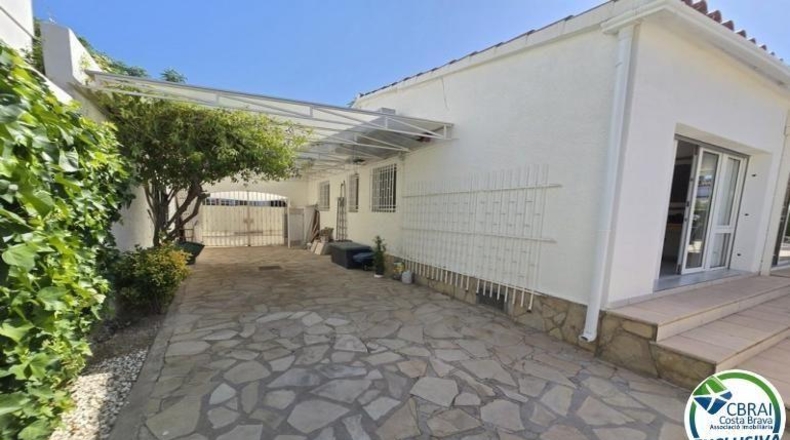 Gerona - Empuriabrava - 495m2