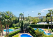 Chalet independiente con terreno en venta en la España, Orihuela, ref: TR163503 foto