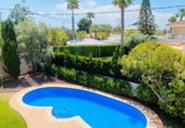 Chalet independiente con terreno en venta en la España, Orihuela, ref: TR163503 foto