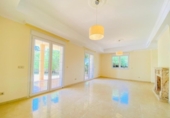 Chalet independiente con terreno en venta en la España, Orihuela, ref: TR163503 foto
