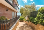 Chalet independiente con terreno en venta en la España, Pallejà, ref: TR160653 foto