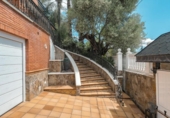 Chalet independiente con terreno en venta en la España, Pallejà, ref: TR160653 foto