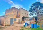 Отдельно стоящий дом с участком на продажу в городе Tortosa Фото