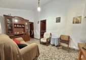 Отдельно стоящий дом с участком на продажу в городе Vélez-Málaga Фото