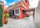 Chalet independiente con terreno en venta en la España, Orihuela, ref: TR407205 foto