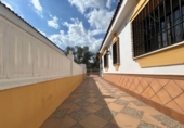 Отдельно стоящий дом с участком на продажу в городе Alcolea Фото
