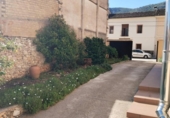 Отдельно стоящий дом с участком на продажу в городе Castelló de Rugat Фото