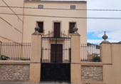 Отдельно стоящий дом с участком на продажу в городе Castelló de Rugat Фото