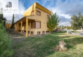 Отдельно стоящий дом с участком на продажу в городе Alhendín Фото