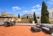 Отдельно стоящий дом с участком на продажу в городе Torroella de Montgrí Фото