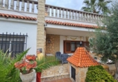 Отдельно стоящий дом с участком на продажу в городе el Vendrell Фото