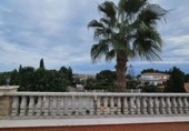 Отдельно стоящий дом с участком на продажу в городе el Vendrell Фото