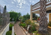 Отдельно стоящий дом с участком на продажу в городе el Vendrell Фото