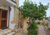 Отдельно стоящий дом с участком на продажу в городе el Vendrell Фото