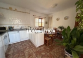Дом с участком на продажу в городе Alcalá de Guadaíra Фото