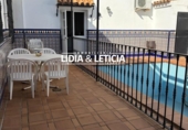 Дом с участком на продажу в городе Alcalá de Guadaíra Фото