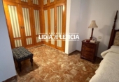 Дом с участком на продажу в городе Alcalá de Guadaíra Фото