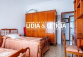 Дом с участком на продажу в городе Alcalá de Guadaíra Фото