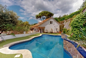 Arenys de Munt 1085&nbsp;м²