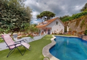 Chalet independiente con terreno en venta en la Carrer del Xaloc, Arenys de Munt, ref: TR407733 foto