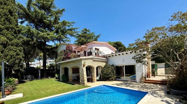 Gerona - Sant Feliu de Guíxols - 659m2